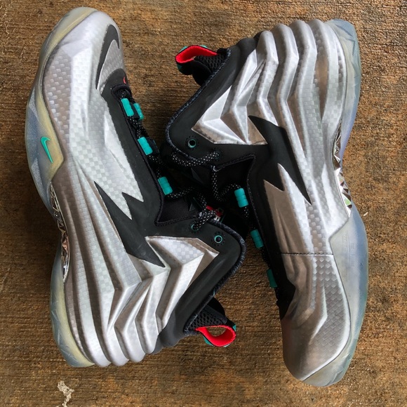 nike chuck posite metallic silver